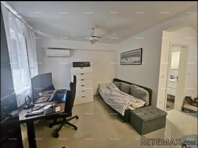 Pula – namještena garsonjera u novogradnji, 28 m²