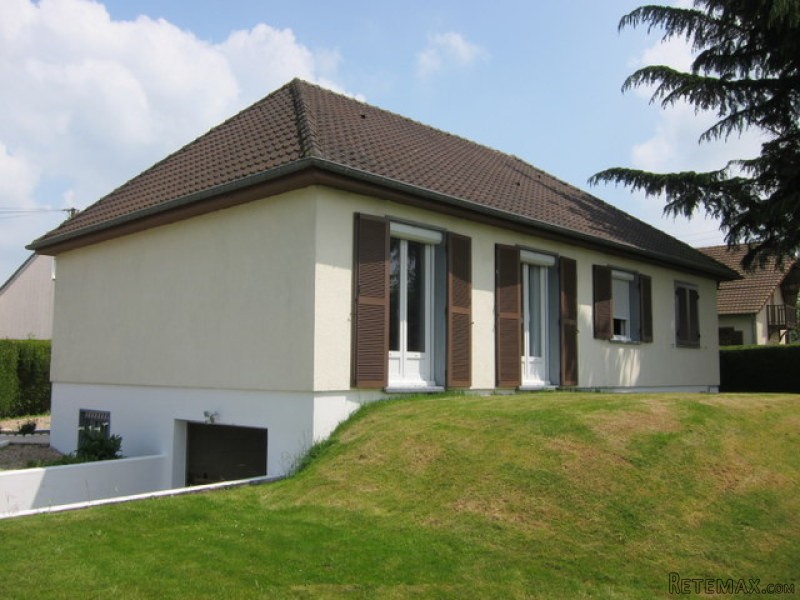House in Nice Village with School