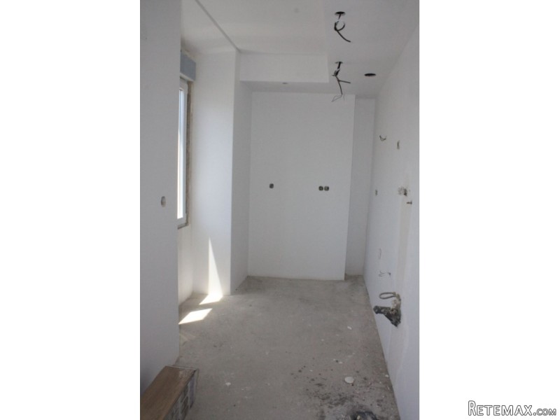 Lisbon T1 Apartment for Sale in Arroios - 2