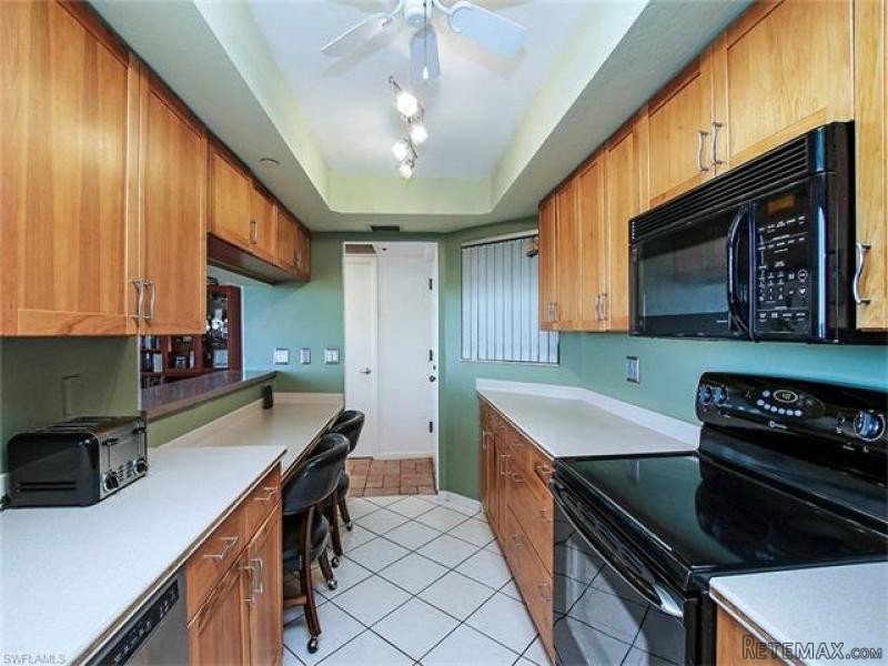 2 bedroom Condominium For Sale: Fort.. - 2