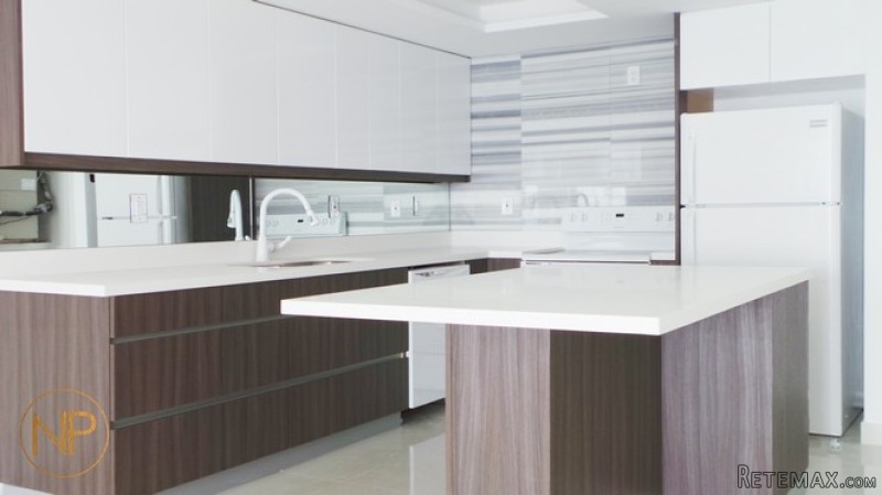 1 bedroom Flat For Sale: 2625 Collins..