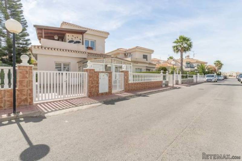 3 Bedroom 2 Bathroom Villa In Playa.. - 2