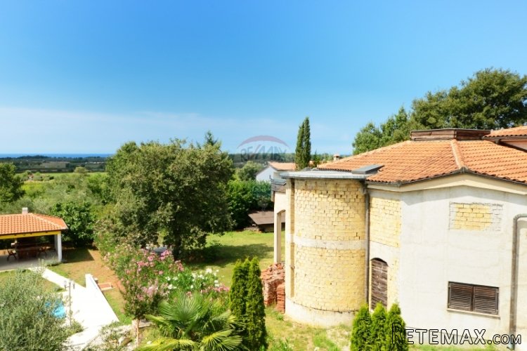 POREČ, interesantna kuća od 956,20 na okućnici od 2047 m2 - 3