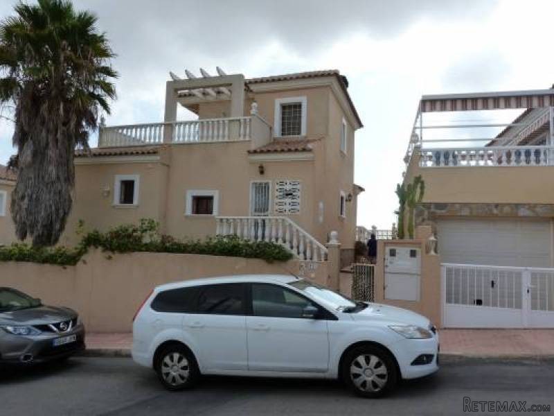 5 Bedroom 3 Bathroom Villa In..