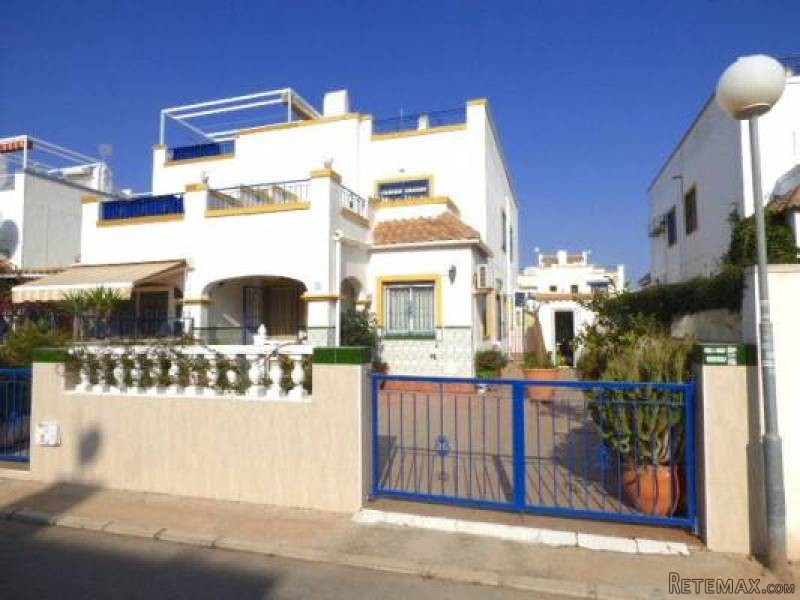 3 Bedroom 2 Bathroom Townhouse In..