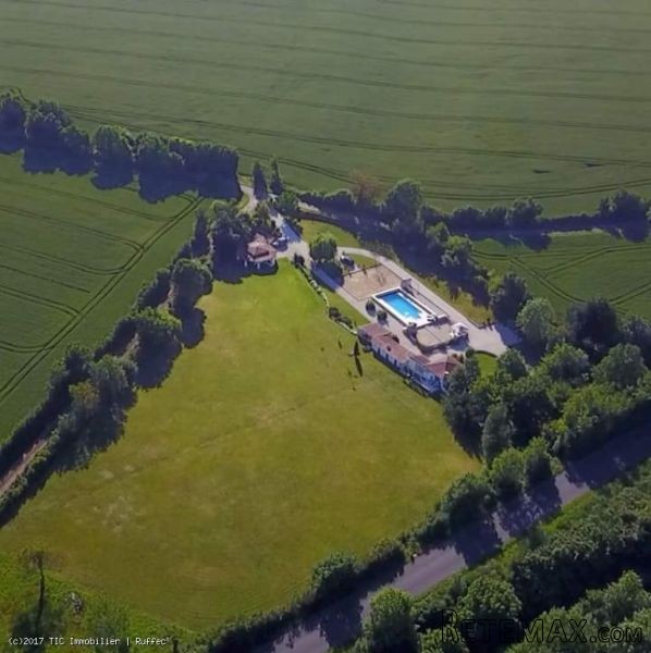 Beautiful property with over 2 acres.. - 2