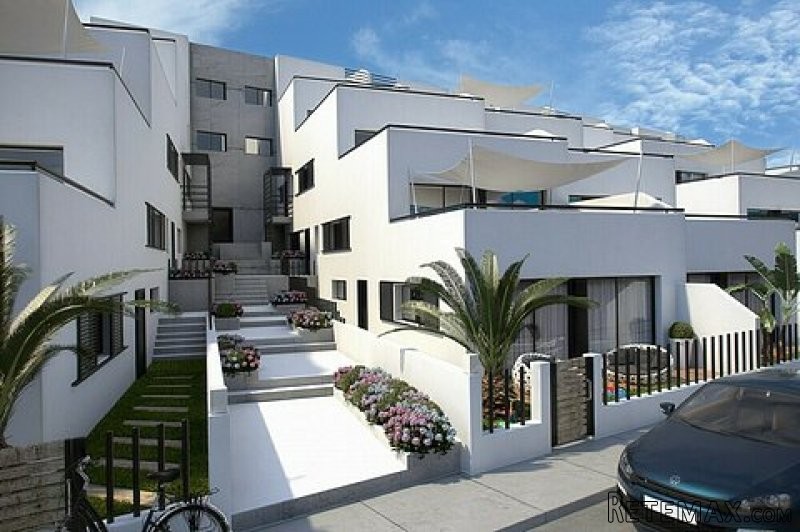 * 2 BED BEACH APARTMENTS WITH SEA VIEWS - 2