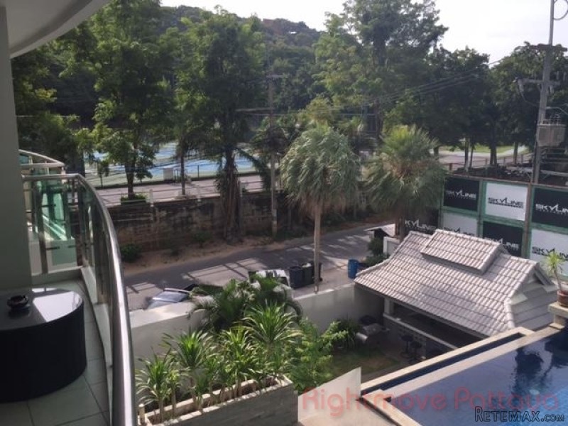1 Bedroom Condo for sale in Pratumnak -..