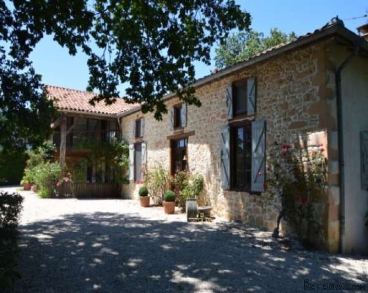 Large hamlet house, mountain views..