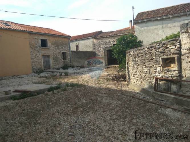 Istra, Krvavići - Starije kuće za adaptaciju