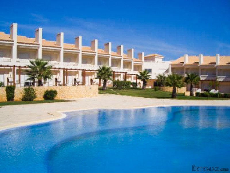 Modern 1-Bedroom Apartment With Sea..
