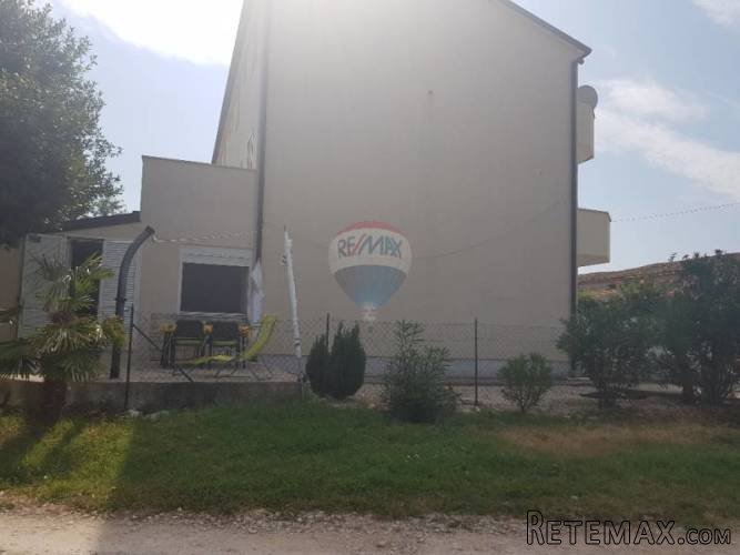 Savudrija, okolica kuća sa panoramskim pogledom na more