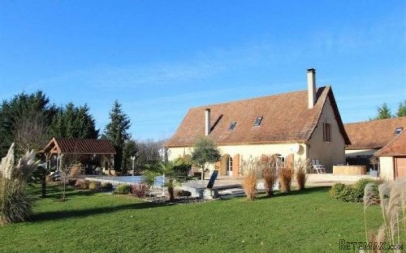 Well Renovated Villa Set In A Hamlet..
