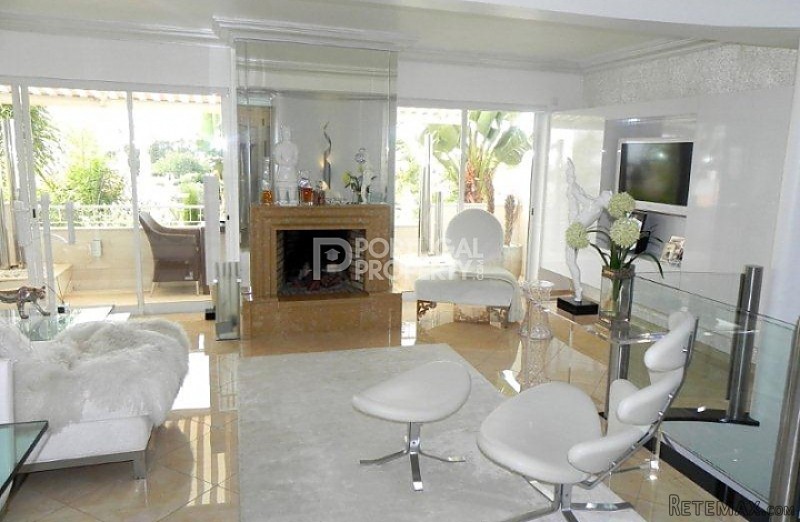 Designer 2 Bed Townhouse with Sea Views..