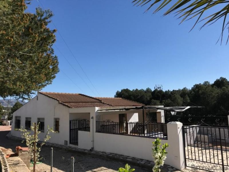 Unique town residence, 5bed 3bath..