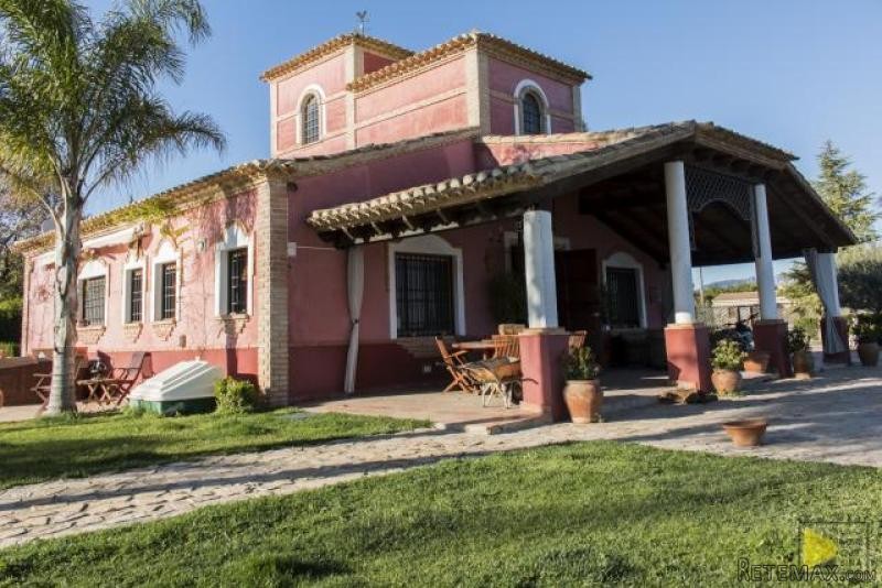 Large detached villa with guest house..