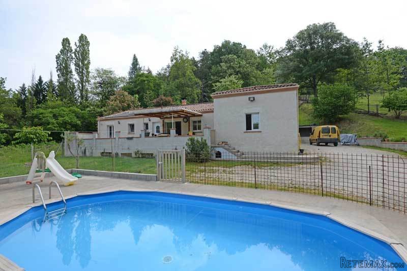 Modern Villa Set In 3/4 Acre With..