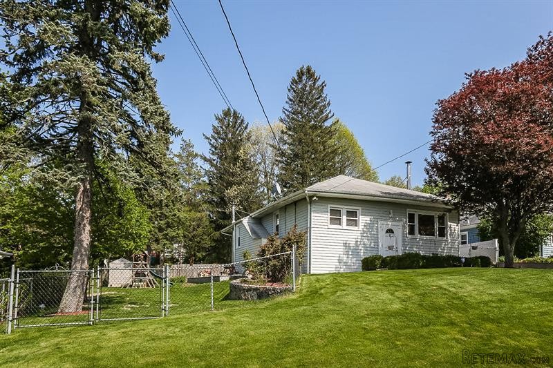 3 bedroom House For Sale: 8 S..
