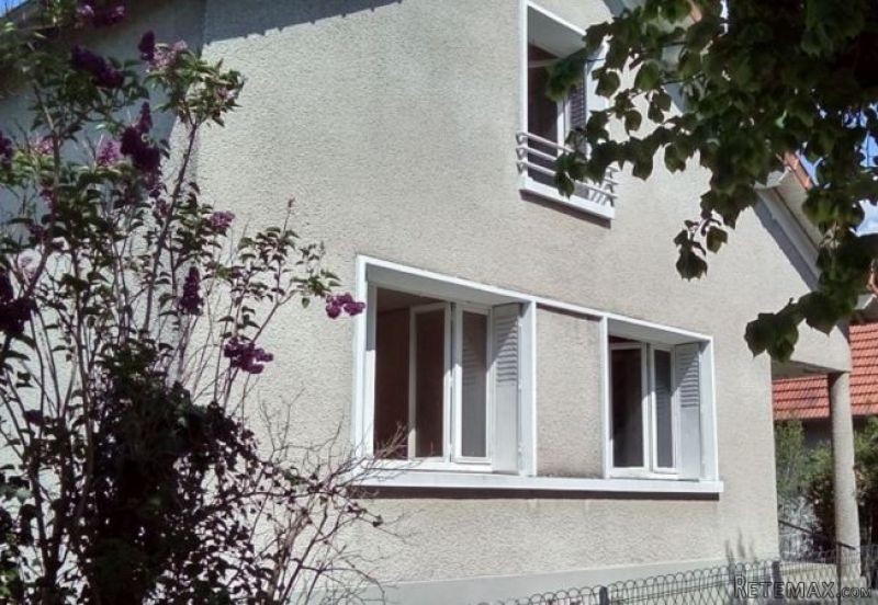Detached House with Nice Garden