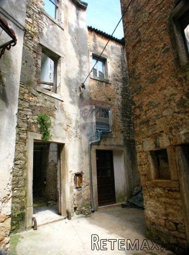 Istra, Vodnjan, kamene ruševne kuće - 4