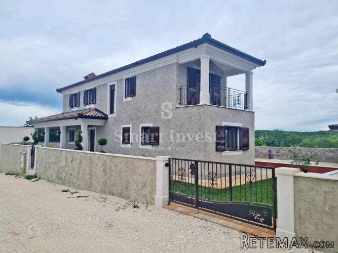 BUJE - KAŠTEL, nova vila s bazenom u blizini slovenske..