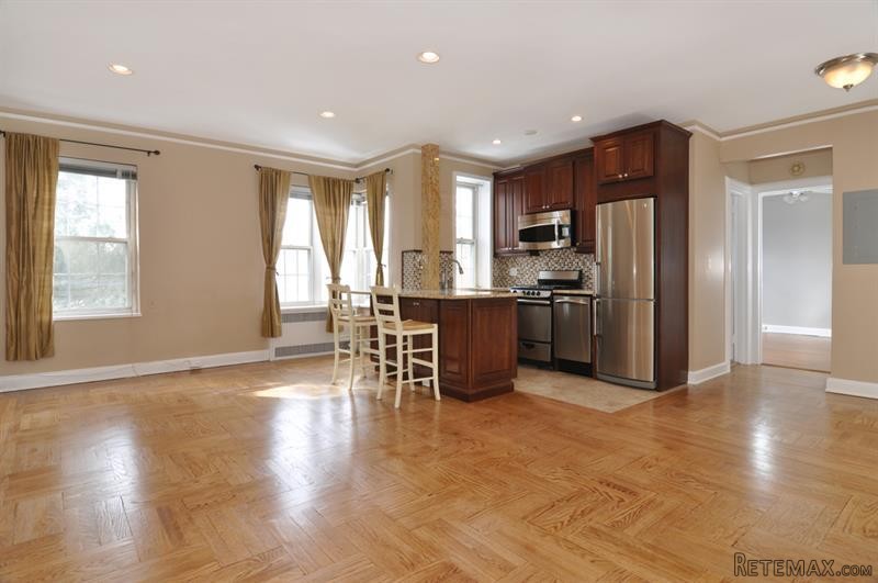 1 bedroom Commercial Property For Sale:.. - 2