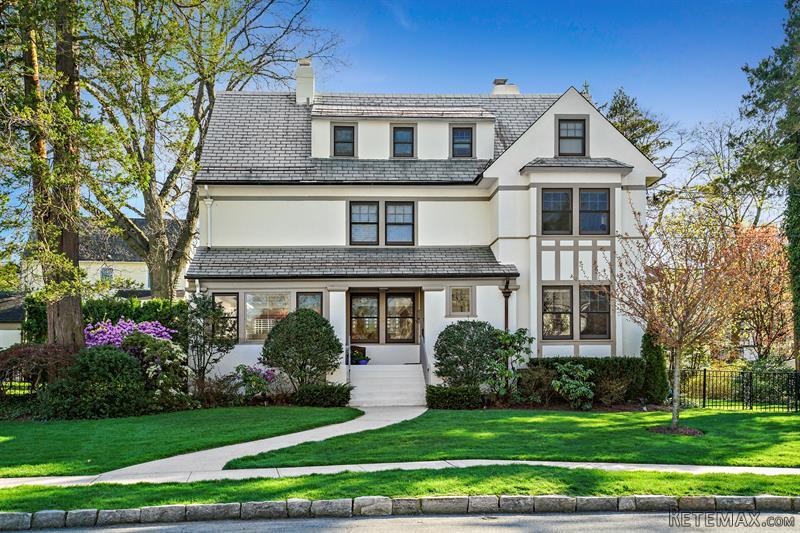 6 bedroom House For Sale: 23 Maplewood..