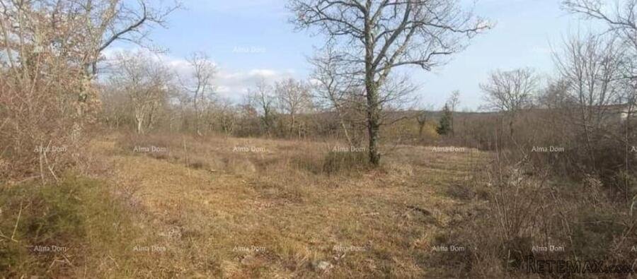 Prodaja građevinskog zemljišta na kraju sela Mužići , bli..