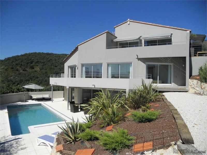 Stunning Luxury Villa With Lots Of Land..