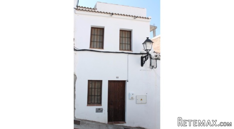 Charming Traditional Townhouse Canillas..