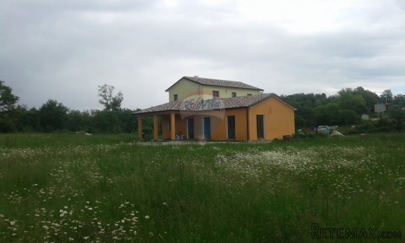 Pazin, stambeno-gospodarski objekt na prostranom zemljištu