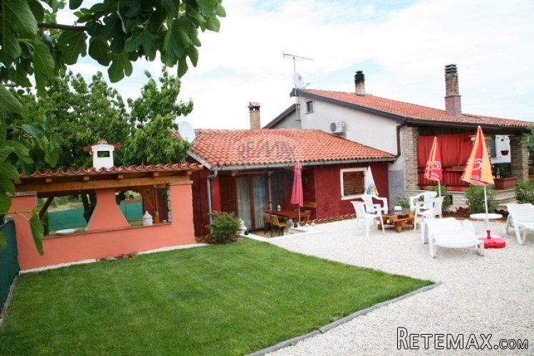Kuća i apartman sa bazenom za najam