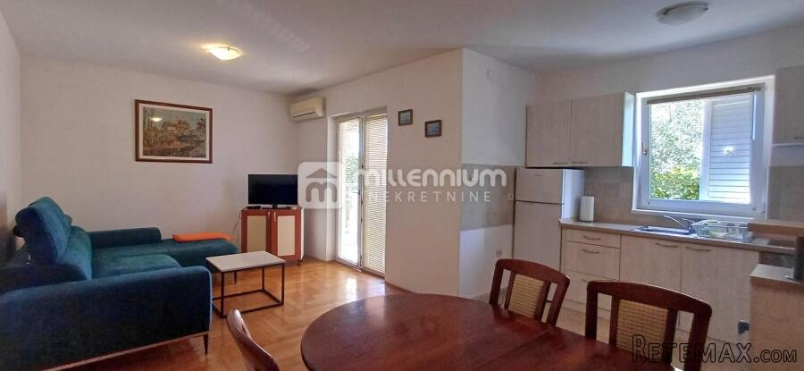 Otok Krk, Malinska, 59.14m2, 2s+db s terasom, vrtom i..