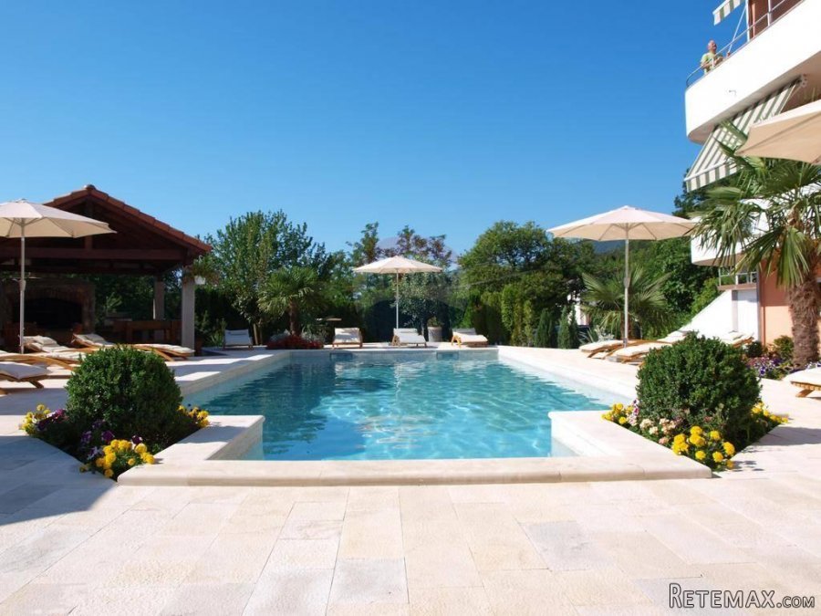 OPATIJA,OPRIĆ- novija kuća sa 8 apartmana, bazenom 50 m2, ve - 2