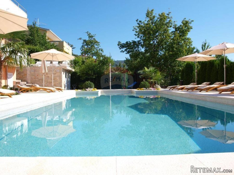 OPATIJA,OPRIĆ- novija kuća sa 8 apartmana, bazenom 50 m2, ve - 3