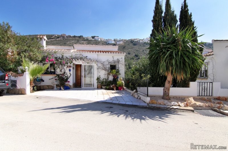 Beautiful spacious 3 bedroom bungalow