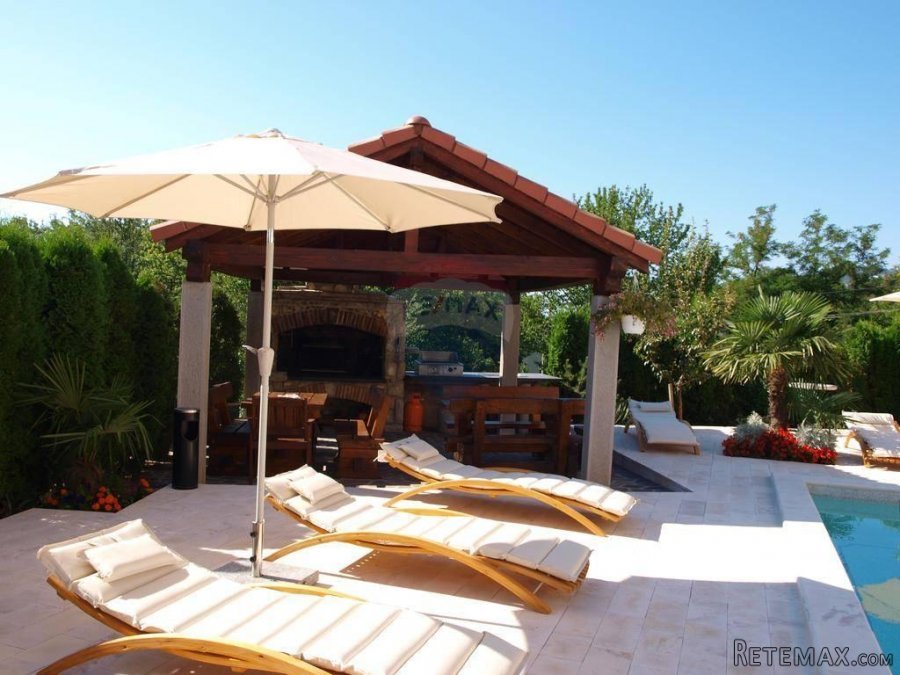 OPATIJA,OPRIĆ- novija kuća sa 8 apartmana, bazenom 50 m2, ve - 4