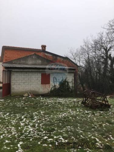 Prizemnica 77m2 za adaptaciju s 437m2 okućnice