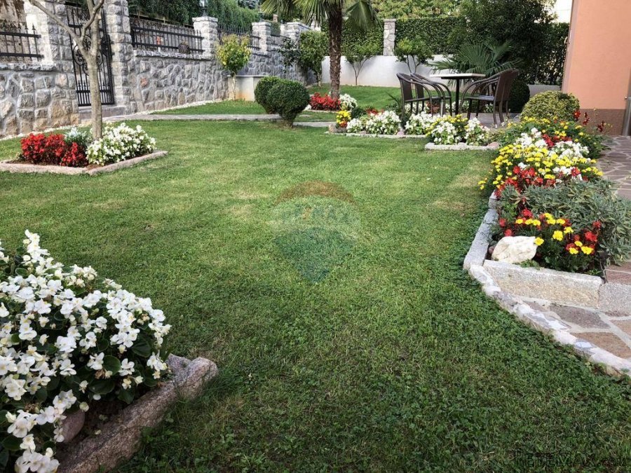 OPATIJA,OPRIĆ- novija kuća sa 8 apartmana, bazenom 50 m2, ve - 6