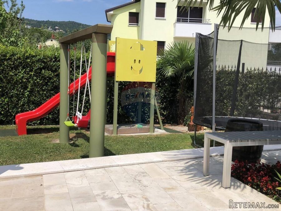 OPATIJA,OPRIĆ- novija kuća sa 8 apartmana, bazenom 50 m2, ve - 7