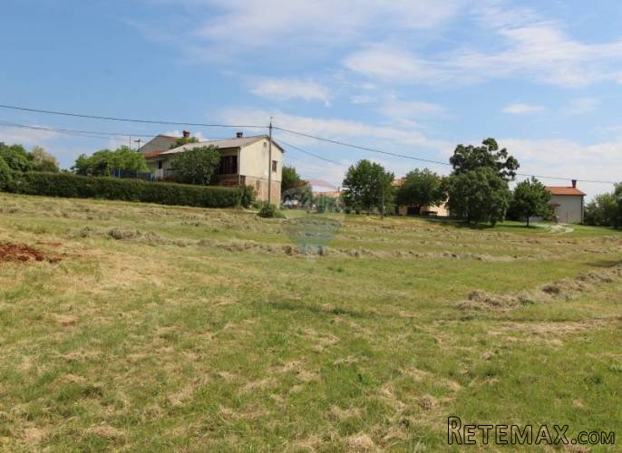 SREDIŠNJA ISTRA, LIJEPA PARCELA U PRIRODNOM OKOLIŠU