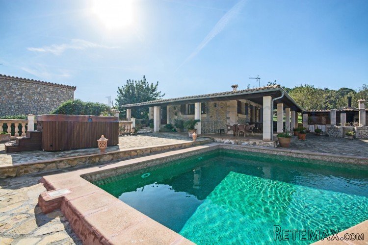 Countryhouse with land of approx. 7100m2, located in.. - 2