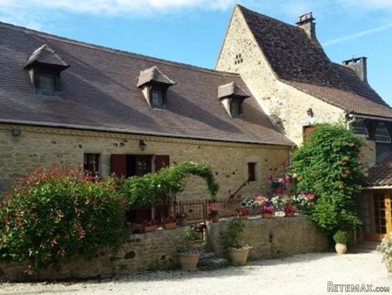 Two Renovated Houses With Swimming Pool