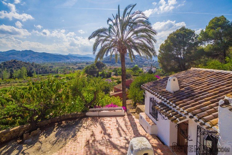 Ideally located right on the edge of the village, this.. - 5