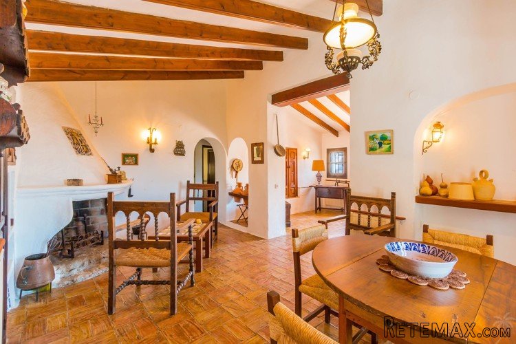 Ideally located right on the edge of the village, this.. - 6