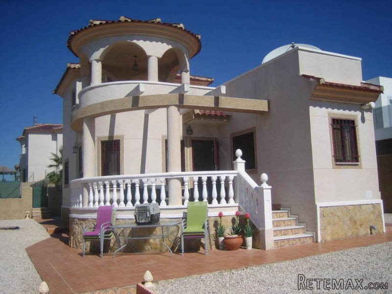 2 Bedrooms - Villa - Alicante - For Sale
