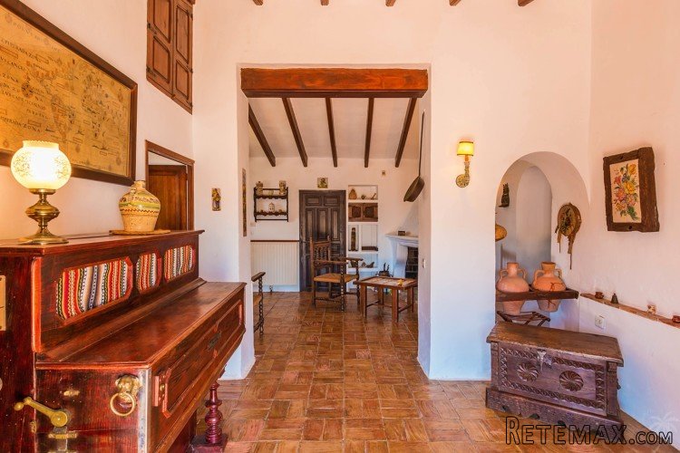 Ideally located right on the edge of the village, this.. - 8