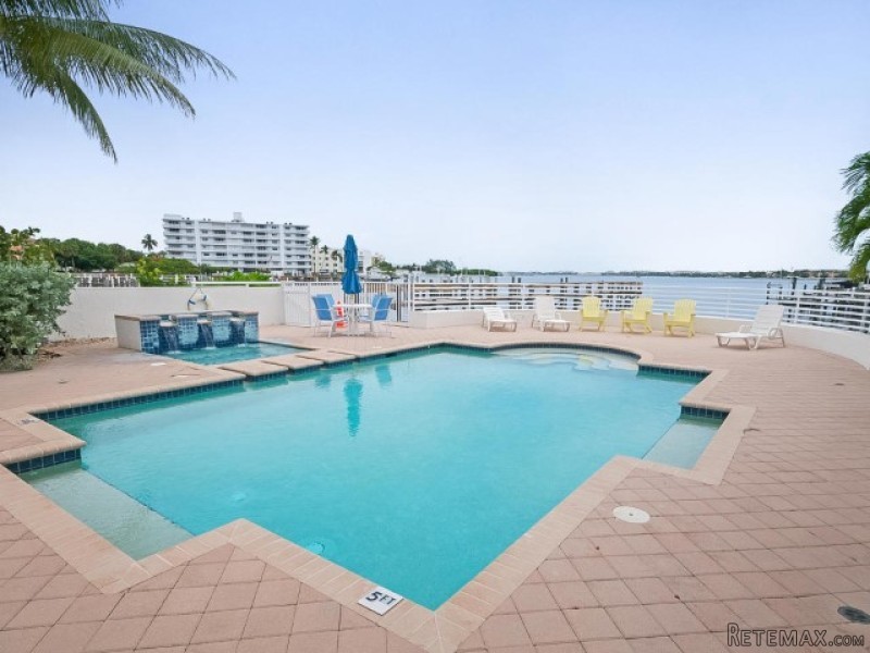 3 Beds & 3 Bath Apartment In Pam Beach... - 2
