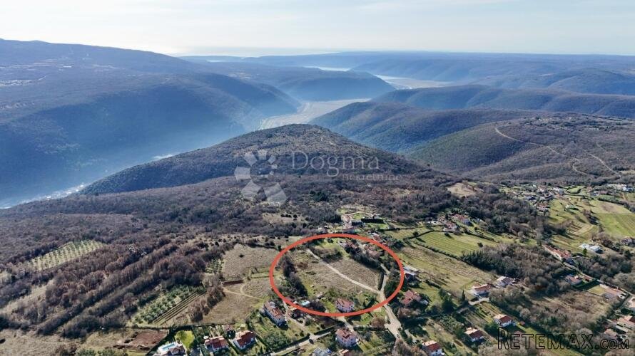 IDEALNA PRILIKA! Građevinsko zemljište samo 4km od Labina! - 2