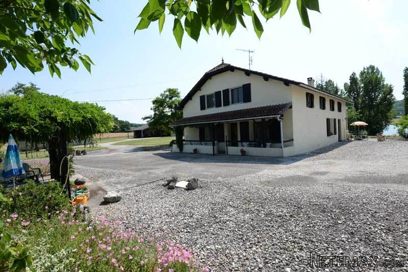 Rural Ensemble In 16 Acres, Nr Montaigu..